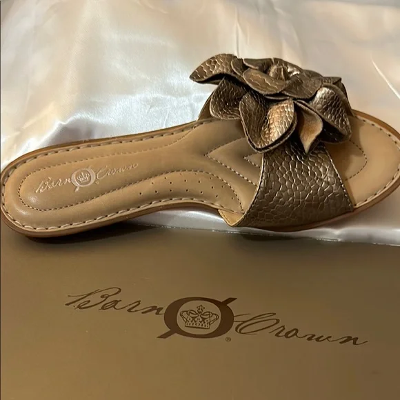 GOLD FLORAL SLIDES ! - Picture 3 of 13